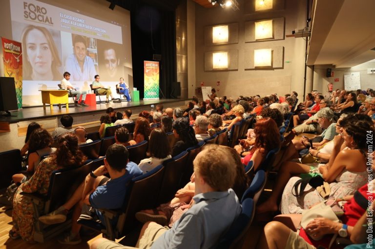 foto del Foro Social 2025 y de su público en el Teatro Municipal de Benicàssim.