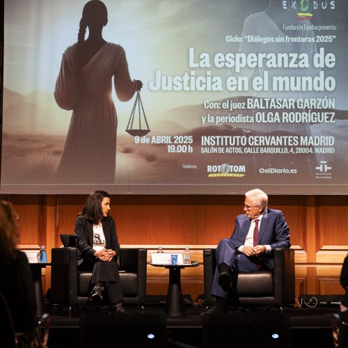 Olga Rodríguez y Baltasar Garzón dialogan en el diálogo sin fronteras "La esperanza de justicia en el mundo"